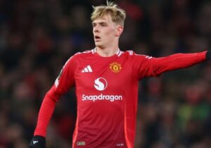 Read more about the article Manchester United Siap Melepas Gelandang Muda yang Dinilai Tak Masuk Rencana Klub