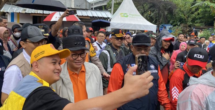 Read more about the article Pramono Saat Ikut Kerja Bakti: “Saya Enggak Mau Masuk Gorong-Gorong, yang Kerja Otaknya”